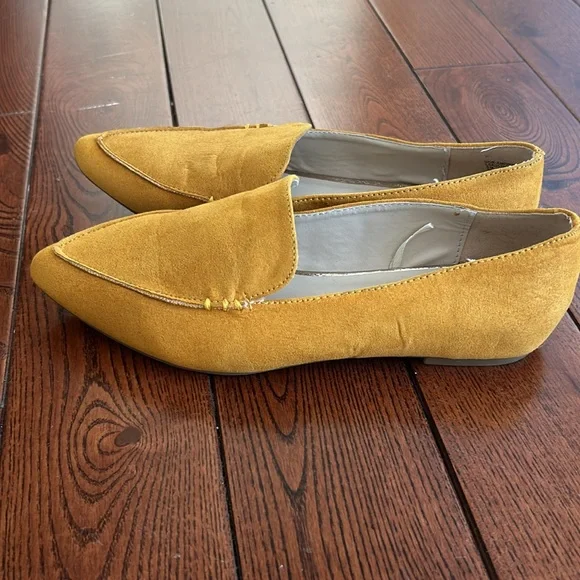 Yellow Flats - Picture 3 of 3